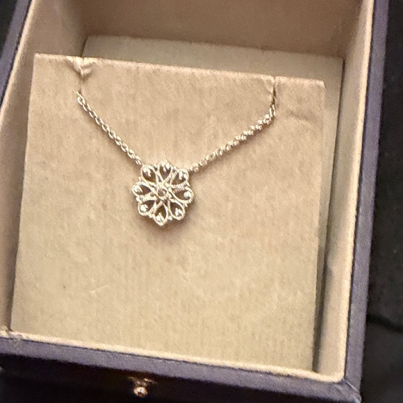 Elegant Silver Pendant Necklace - Picture 8 of 11